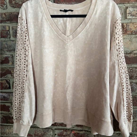 Jane and Delancey Tops - 💗 Jane + Delancey Eyelet Sleeve Sweatshirt — XL 💗